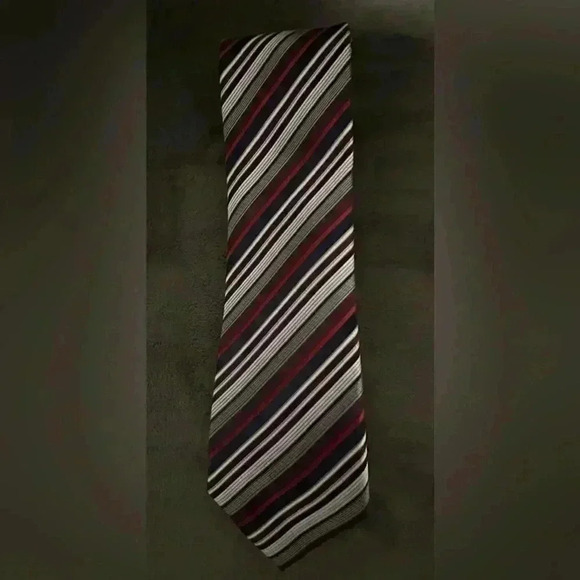FREE ✅Men’s Geoffrey Beene  necktie - Picture 4 of 11